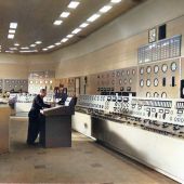 StatythorpeB Maurice Overton in control room